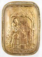 cca 1930-1940 "A kukkoló" bronz tálka mókás jelenettel, 13x9 cm