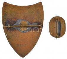 ~1920-1930. "Független Kisgazdapárt" zománcozott fém jelvény (15x12mm) + ~1930. "Mári...
