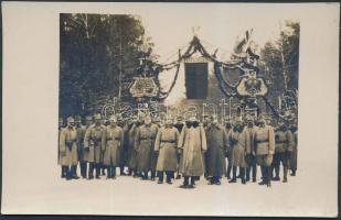 cca 1917 Károly király a frontra látogat. Fotólap csoportkép, beállított fotó.