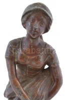 Jelzés nélkül: Parasztlány, bronzírozott spiáter szobor porcelán talapzaton, 21cm