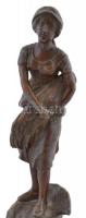 Jelzés nélkül: Parasztlány, bronzírozott spiáter szobor porcelán talapzaton, 21cm