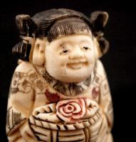 Jelzett netsuke figurák, faragott, kézzel festett, csont, 3db, m:5cm