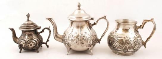 Régi, ezüstözött teás- kávés készlet, gazdagon díszített,jelzett, 3db, m:15-20cm között