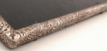 Ezüstlemezzel borított fényképtartó, falrakaszható, 24x30cm