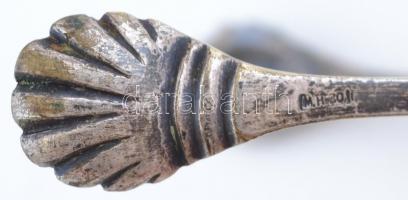 Vegyes régi konyhai eszköz tétel: ezüstözött cukorfogó, jelzett + fém tojástartó + fémnyelű csont ka...