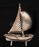 Ezüst vitorlás, jelzett, Ag., 17,9gr.,6x4cm/ Silver Sailing, marked, Ag. 17,9gr. 6x4cm