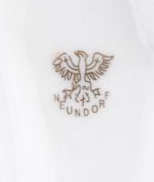 Neundorf figurális kínáló, részben kézzel festett, jelzett, hibátlan, h:15 cm, m:14 cm