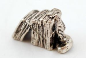 Ezüst könyvsor, jelzés nélkül, Ag., 13,4gr., 3x2cm/ Silver set of books, without marking, Ag. 13,4gr...