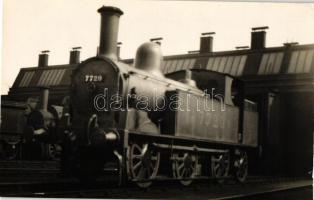 Vintage locomotive '7729' at the railway station, photo, '7729' mozdony, vasútállomás, fotó