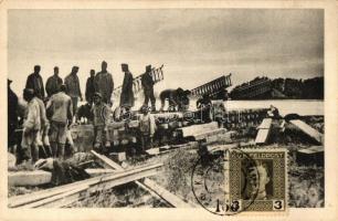 Unsere Eisenbahntruppen und Pioniere bei Errichtung einer Notbrücke / WWI K.u.K. Railway troops and pioneers in the establishment of a temporary bridge at the River Sava