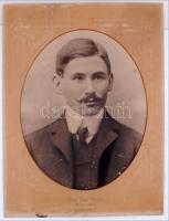 Cca 1910 2 férfi portré, "Párisi Nagy Áruház Műterméből"  felirattal, kopott, 44×33 cm (2×...