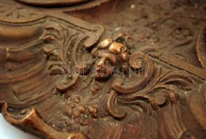 Bagollyal és angyalokkal díszített réz-bronz asztali tintatartó, sérült, 31,5×19×9,5 cm