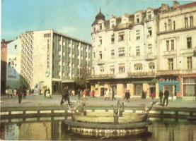 80 MODERN városképes képeslap, sok orosz és görög lappal, néhány lapból másodpéldányokkal, vegyes mi...