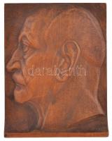 W. F. jelzéssel: Férfi portré, keményfa, 20×25,5 cm
