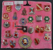 25db-os külföldi, zománcozott jelvény tétel, közte több alakulat jelvény T:vegyes 25pcs of badges, mainly unit insignia badges C:mixed