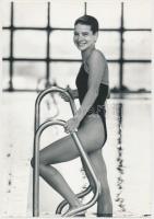 cca 1986 Egerszegi Krisztina úszó, Varga Zsolt 4 db pecséttel jelzett vintage fotója, 16x24 cm és 24...