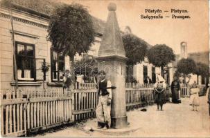 Pöstény, Piestany; Szégyenfa pipázó férfival / pillory with pipe smoking man