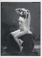 cca 1950 Demeter Károly (1892-1983): Esküvő után, finoman erotikus fénykép, vintage negatívról készült modern nagyítás, 18x13 cm