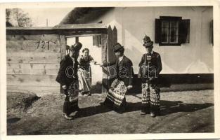 Mezőkövesdi népviselet / Hungarian folklore from Mezőkövesd (EK)