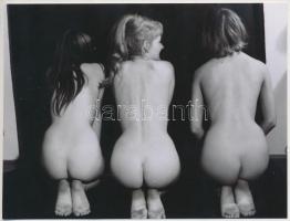cca 1970 Ma esti kínálat, finoman erotikus fénykép, 9x12 cm / cca 1970 Erotic photo, 9x12 cm