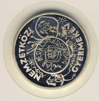 1979. 200Ft Ag "Gyermekév" T:PP