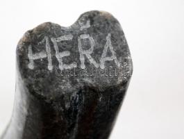Héra József (1976- ): Kutya, gránit, jelzett, m: 19,5 cm
