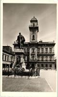 Komárom, Komárno; Városháza, Klapka szobor / town hall, statue (EK)