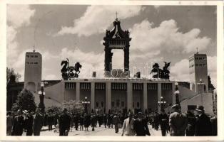 1938 Budapest XIV. Hősök tere, a XXXIV. Nemzetközi Eucharisztikus Kongresszus főoltára, &#039;Nemzetközi Eucharisztikus Kongresszus&#039; So. Stpl. (fl)