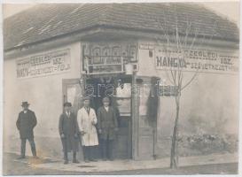 1922, 1948 Ceglédi Hangya szövetkezet boltjai, 2 db kartonra ragasztott fotó, 8x11 cm