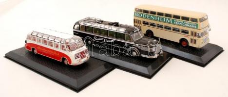 18 db Atlas Editions busz modell, műanyag tokban, festett műanyag, h:8-24 cm