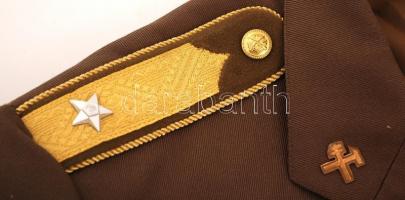 Hadnagyi felsőruházat, vállappal, gombokkal, jó állapotban