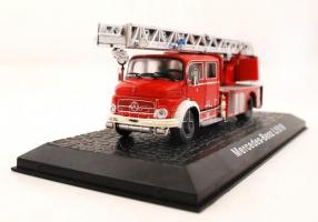 12 db Atlas Editions tűzoltóautó modell, műanyag tokban (egy tok nálkül), festett műanyag,  h:12-24 ...