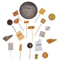 20db-os vegyes magyar és külföldi szocialista jelvény és kitűző tétel, "Forradalmi Ifjúsági Nap...