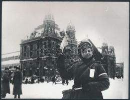 Budapesti életképek 1945-ből, régi fotók modern másolatai, 16 db fotó, 9x12 cm