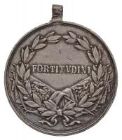 1917. "Károly Ezüst Vitézségi Érem II. osztály" Ag kitüntetés peremen "A" jelzés...