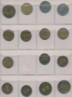 53db-os vegyes külföldi fémpénz tétel piros "MÜNZEN" feliratú érmetartó albumban, főleg né...