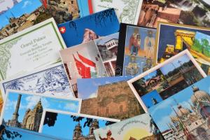 Egy doboznyi MODERN külföldi képeslap, képeslapfüzetekkel / A box of modern European and overseas postcards and postcard booklets