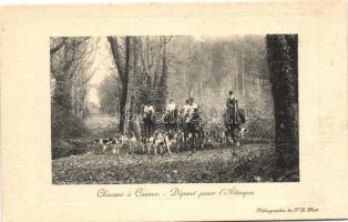 Chasses á Courre - Départ pour lAttaque / Hunters on horses, hunting dogs, depart for the attack (EK)