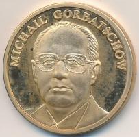 Németország ND "A világtörténelem egyéniségei / Gorbacsov" aranyozott fém emlékérem sorszámozott tanúsítvánnyal (30mm) T:PP   Germany ND "Persönlichkeiten der Weltgeschichte / Gorbatschow" gilt metal medallion with numbered certificate (30mm) C:PP