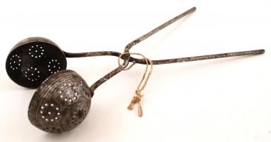 Régi fém szűrő, h:35 cm