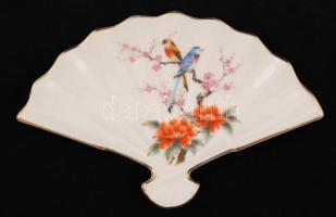 Legyező alakú madárkás japán porcelán hamutartó, matricás, jelzett, apró kopásnyomokkal, 18×12 cm