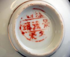 Porcelán szakés készlet, 4 személyes, kézzel festett, jelzett, apró kopásnyomokkal, d: 7 ill. 11,5 c...