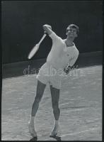 Teniszezők, 2 db jelzetlen fotó, 18x12 cm