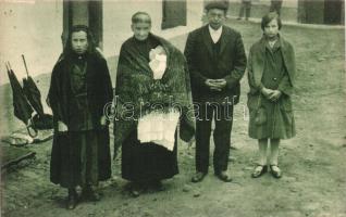 Pays Basque, depart pour le Bapteme / Basque folklore, departure for Baptism