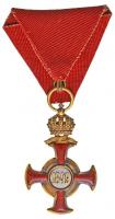 1869-1914. "Koronás Arany Érdemkereszt vörös szalagon" jelzett arany, zománcozott kitüntet...