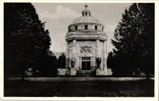 Krasznahorkaváralja, Krásnohorské Podhradie; mauzóleum / mausoleum