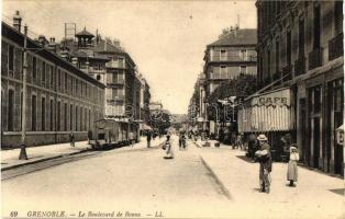 Grenoble, Le Boulevard de Bonne, cafe, tram