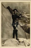 Man dressed as an Alpine Hunter / Chasseurs Alpins - French soldier - in a photo studio, photo (EK)