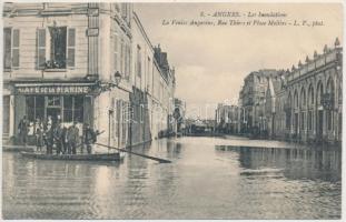 Angers, Les Inondations, La Venise Angevine, Rue Thiers, Place Moliere, Cafe de la Marine / flood, streets, cafe shop (EM)