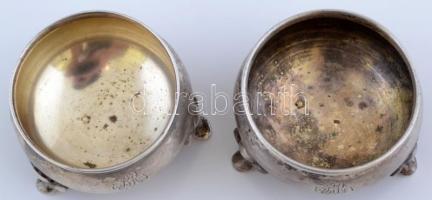 2 db ezüst (Ag.) monogramos fűszertartó, jelzettek, d: 4,5 cm, nettó 74 g